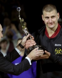 约基奇多次当选MVP但当季战绩均非联盟最佳 是50年代以来唯一一位